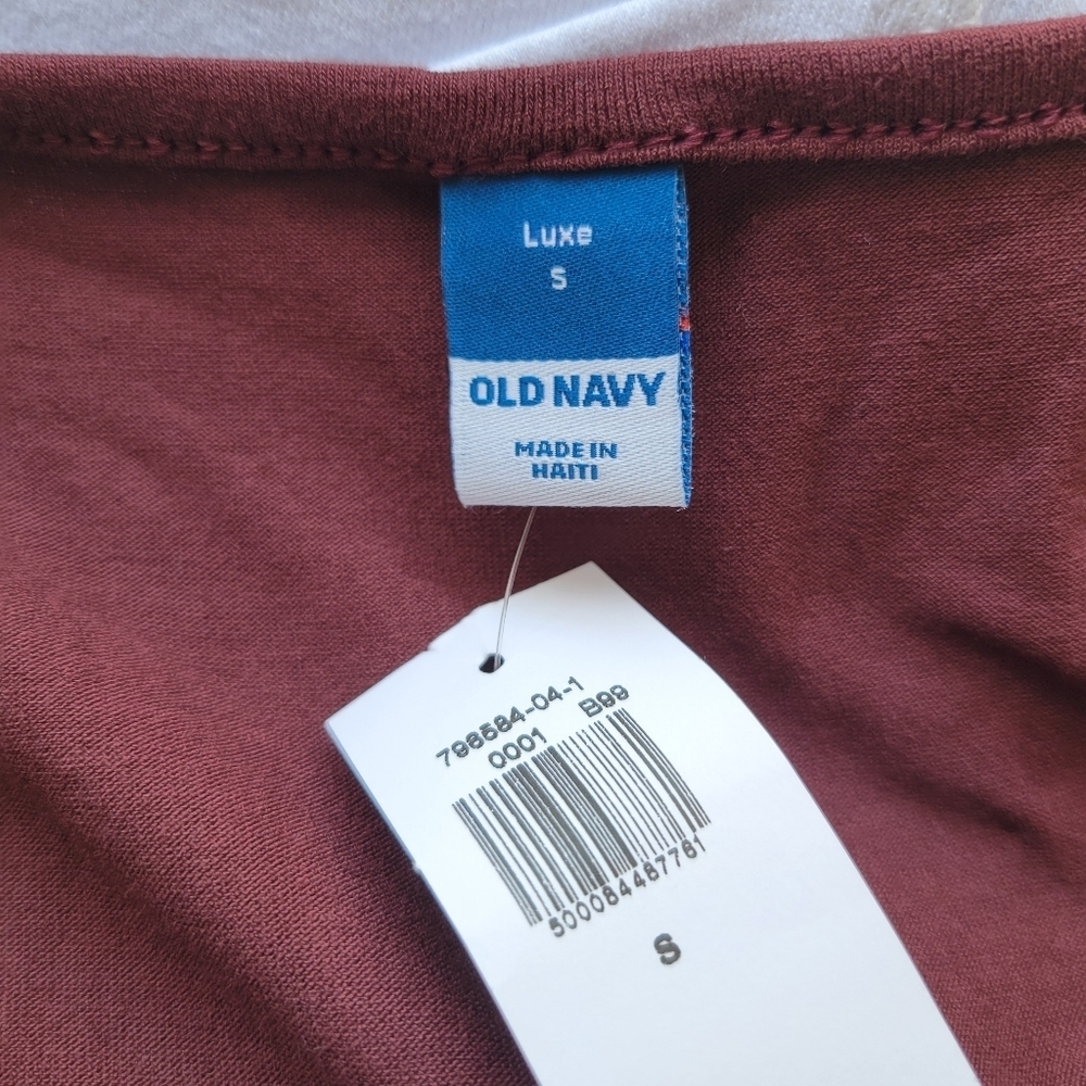 OLD NAVY // super soft plunge v-neck short sleeved tee top in rust - Picture 5 of 6